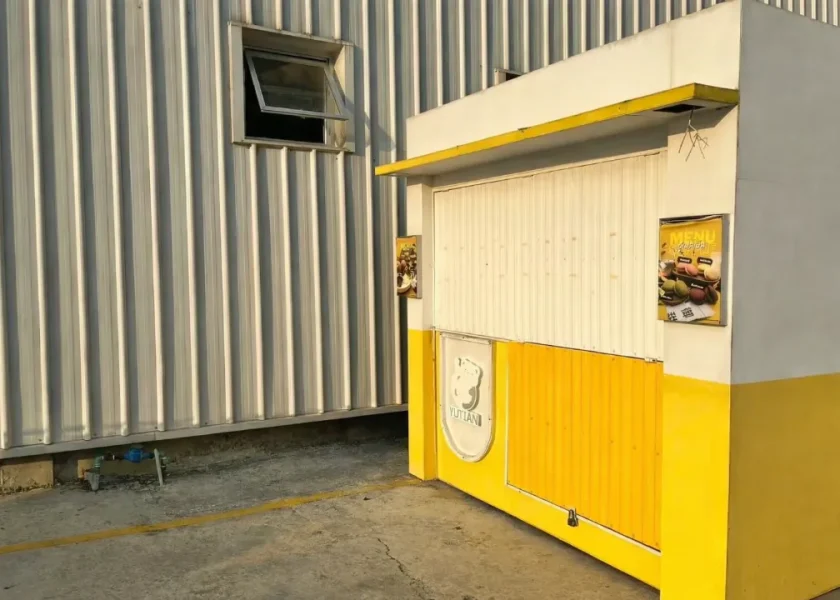 yutian with yellow and white colors